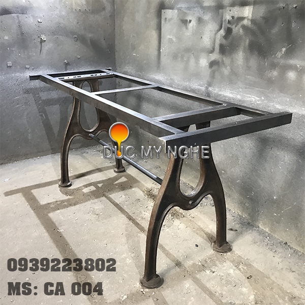 Bàn ăn cafe cổ điển gang đúc starbucks CA 004